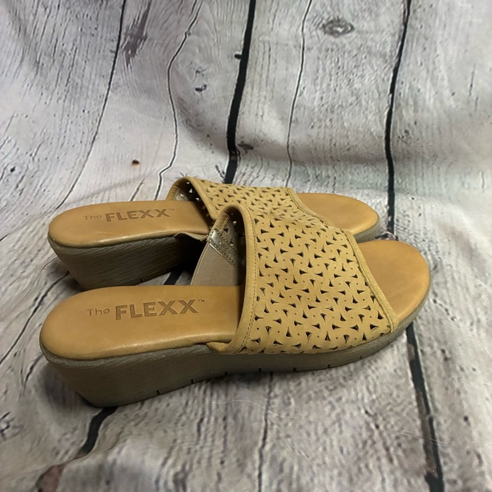 THE FLEXX Women’s Beige Tan Nubuck Leather Slide On Wedge Sandals Shoes EUC 8.5